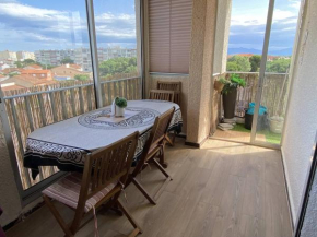 Appartement Rénové avec Vue, Proche Plage - 4 Pers, WiFi, Parking, Véranda sans Vis-à-Vis - FR-1-750-56